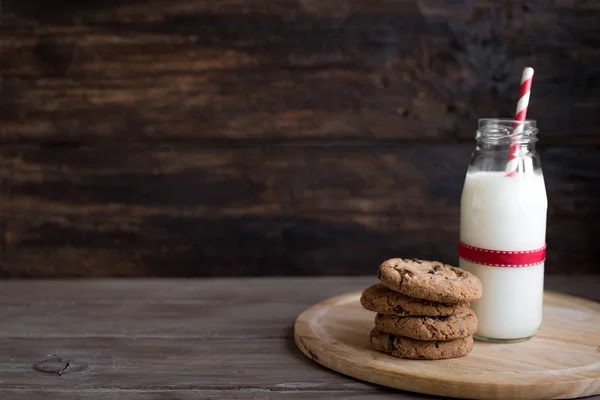 Ciasteczka Mleko Dla Santa Tradycyjne Świąteczne Domowe Czekoladowe Ciasteczka Butelkę — Zdjęcie stockowe