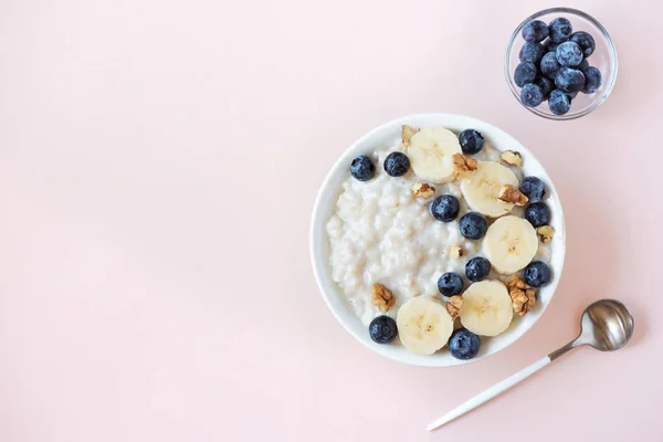 Oatmeal Porridge Walnuts Blueberries Banana Bowl Pink Pastel Background Healthy — Stock Photo, Image