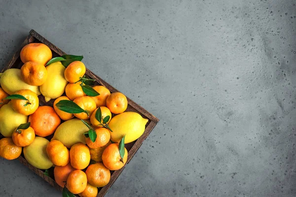 Los Agrios Distintos Caja Los Limones Las Mandarinas Las Naranjas — Foto de Stock