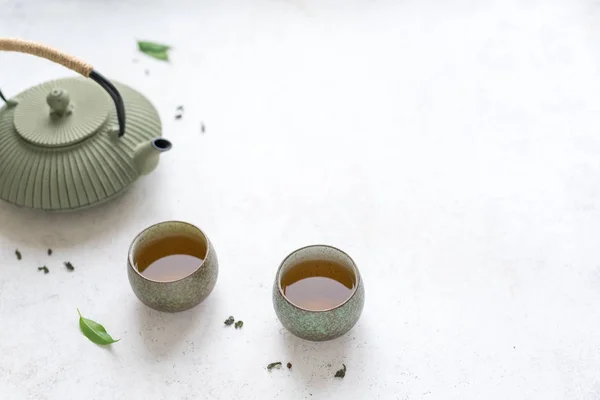 Coffret Thé Asiatique Théière Fer Tasses Céramique Avec Thé Vert — Photo