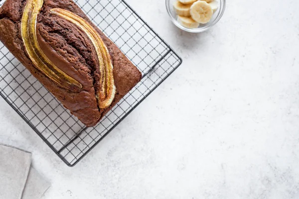 Domowy Chleb Chocolate Banana Białym Tle Kopiować Miejsca Banan Zdrowy — Zdjęcie stockowe