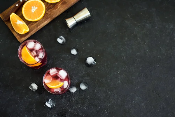 Cocktail Negroni Com Laranja Gelo Cocktail Caseiro Clássico Negroni Ingredientes — Fotografia de Stock