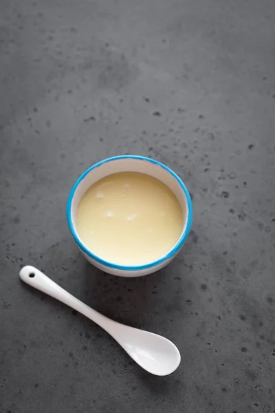 Condensed Milk White Bowl Sweet Vanilla Sauce Condensed Evaporated Milk — Stock Photo, Image
