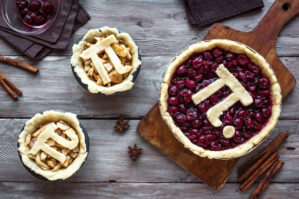 Day Cherry Apple Pies Gør Hjemmelavet Traditionelle Forskellige Tærter Med - Stock-foto