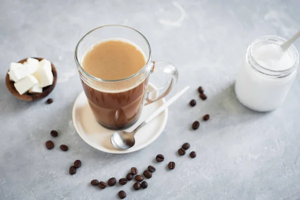 Skottsäkert Kaffe Blandat Med Ekologiskt Smör Och Mct Kokosolja Paleo — Stockfoto