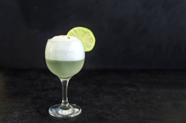 Pisco ekşi kokteyl