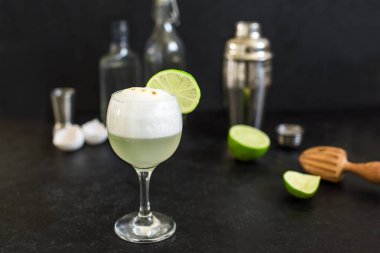 Pisco ekşi kokteyl