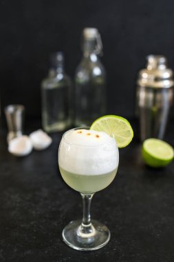 Pisco ekşi kokteyl