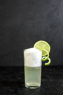 Yumurta cin Fizz kokteyl