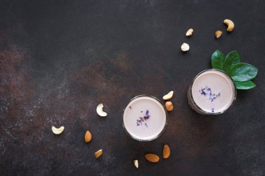 Baharatlı Hint fındık süt