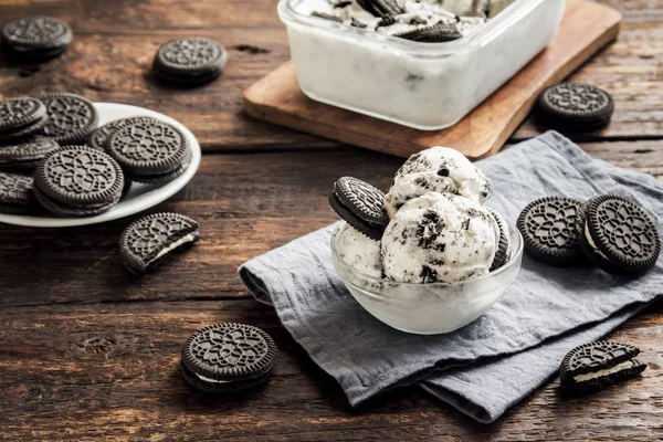 Galletas y crema helados caseros — Foto de Stock