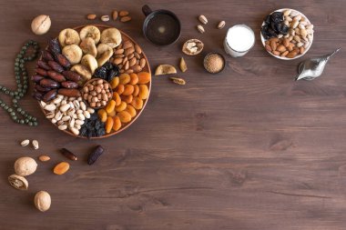 Kurutulmuş meyve ve fındık