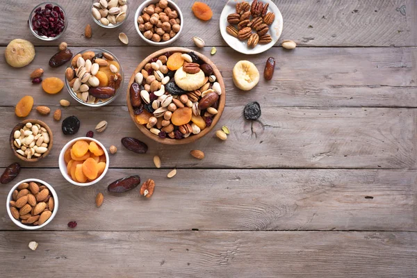 Frutos secos y frutos secos mezclados — Foto de Stock