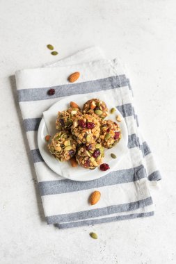 Enerji granola ısırıkları