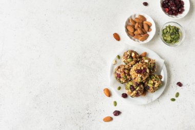 Enerji granola ısırıkları