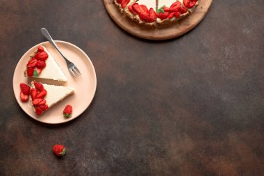 peynirli kek çilek ile