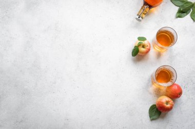 Elma şarabı içeceği