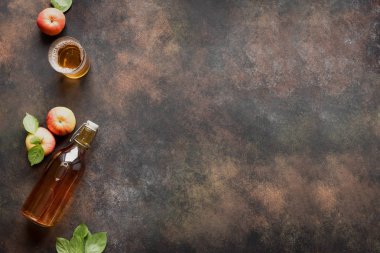 Elma şarabı içeceği