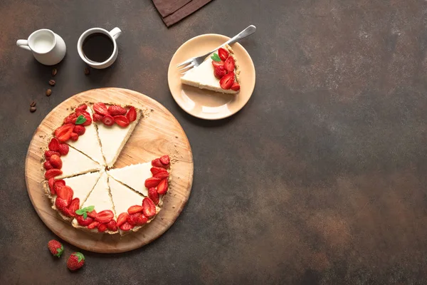 Käsekuchen und Kaffee — Stockfoto