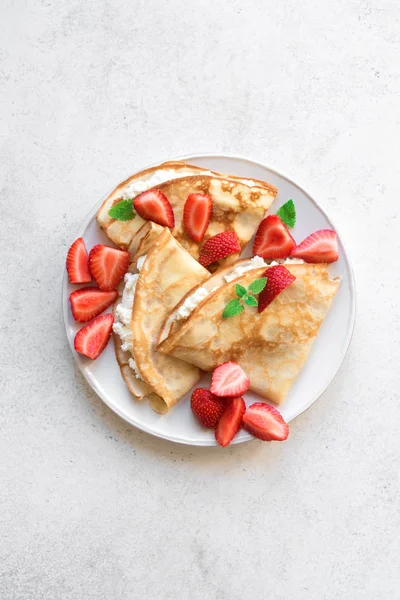 Crepes with ricotta, strawberries — Stock Photo, Image