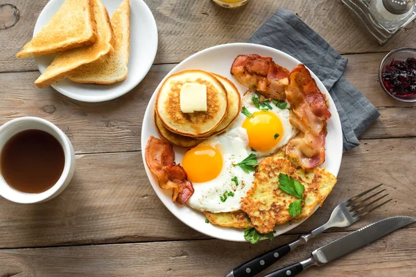 Πλήρες αμερικάνικο πρωινό — Φωτογραφία Αρχείου