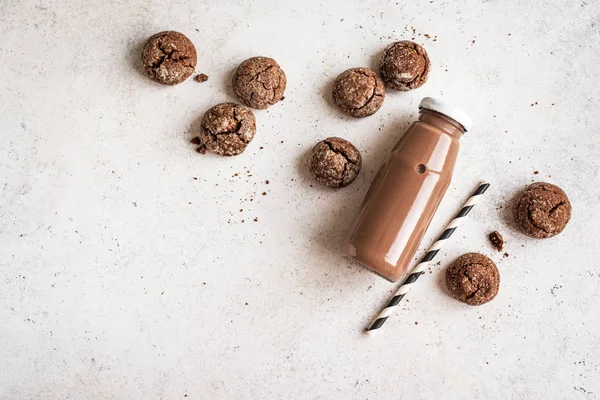 ช็อคโกแลตคุ้กกี้และนม — ภาพถ่ายสต็อก