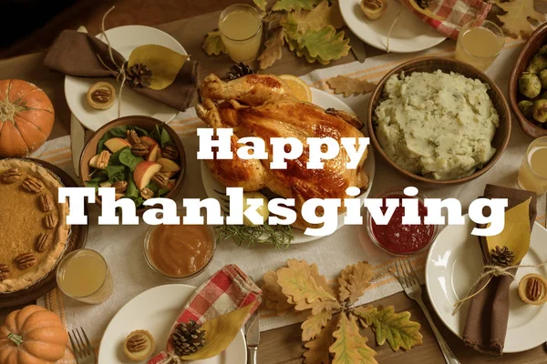 Tüm Taraflarla Şükran Günü Hindi Yemeği