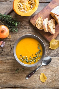 Balkabağı çorbası.