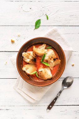 Ekmekli domates çorbası.