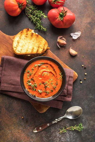 Izgara peynirli Domates Çorbası