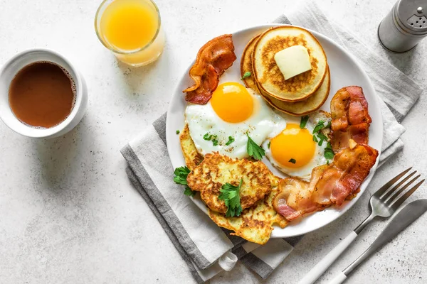 Petit déjeuner américain complet — Photo