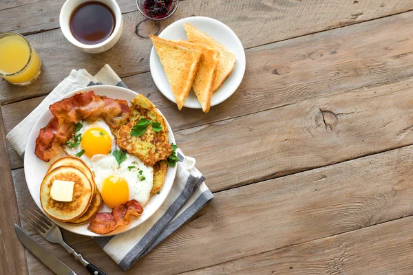 Pequeno-almoço americano completo — Fotografia de Stock