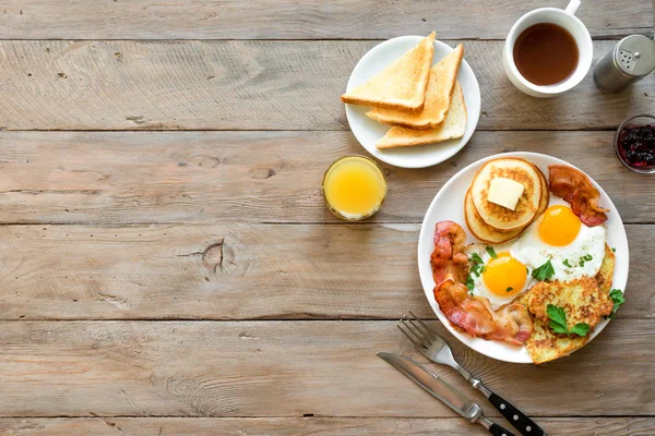 Pequeno-almoço americano completo — Fotografia de Stock