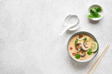 Tom Kha Gai çorbası