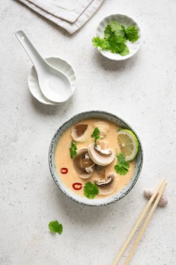 Tom Kha Gai çorbası