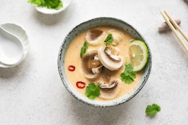 Tom Kha Gai çorbası