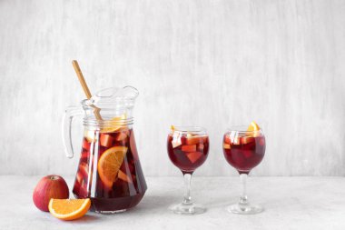 Kırmızı şarap sangria