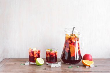 Kırmızı şarap sangria