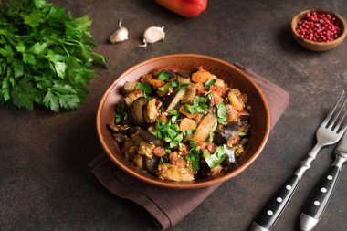 Ajapsandali sebze yahnisi