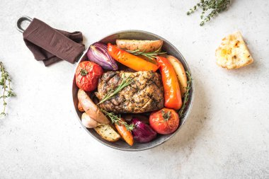 kavrulmuş et ve sebze