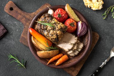 Fırın Kızarmış Et ve Sebze