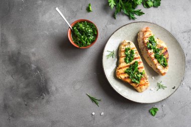 Chimichurri soslu hindi bifteği