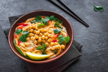 Vejetaryen Laksa Çorbası