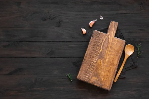 Lege Houten Snijplank Zwarte Houten Keukentafel Bovenaanzicht Vlak Gelegd Houten — Stockfoto