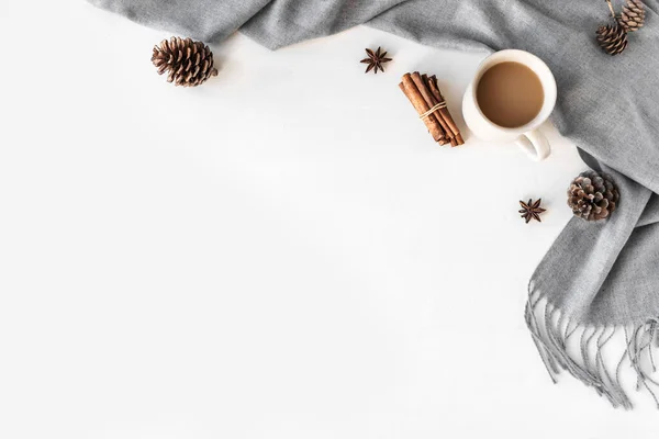 Composição Aconchegante Outono Inverno Com Cobertor Quente Cinza Xícara Café — Fotografia de Stock