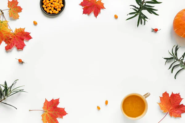 Composición Otoñal Bebida Ponche Calabaza Espino Cerval Mar Hojas Arce — Foto de Stock