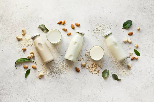 Vegansk Växtbaserad Mjölk Och Ingredienser Ovanifrån Kopiera Utrymme Olika Mejerifria — Stockfoto