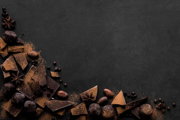 Choklad Och Nötter Bakgrund Chokladbitar Tryffel Kakao Pulver Nötter Och — Stockfoto