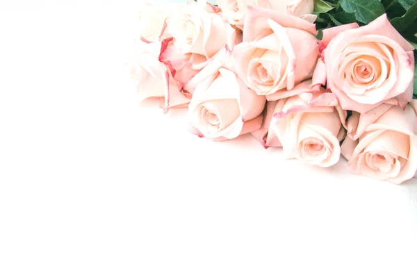 Criativa Rosas Azuis Bonitas Frescas Deitado Fundo Papel Com Espaço — Fotografia de Stock