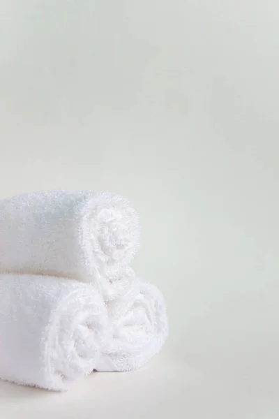 Three Rolls Clean White Spa Salon Bath Towels Isolated White — Stock Photo, Image